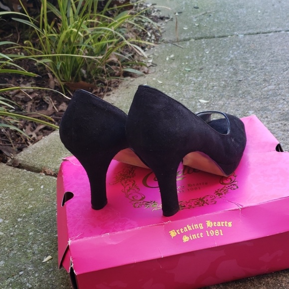 Candies Black Suede Pumps - Picture 2 of 4